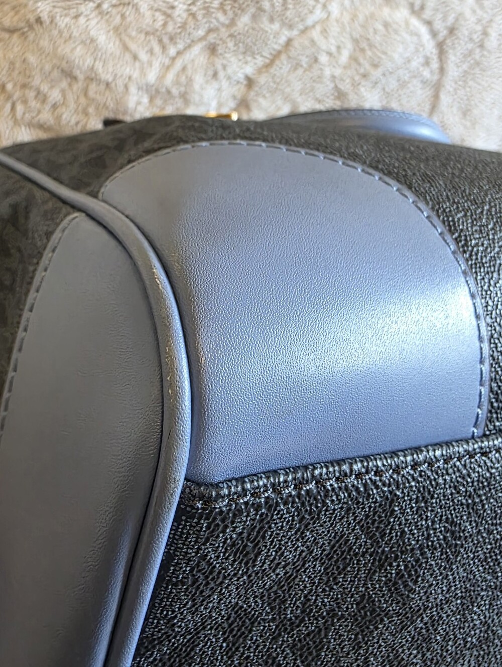 Michael Kors Extra Large Weekender Bag - Picture 14 of 16